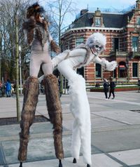 Straattheater: Calts on Stilts