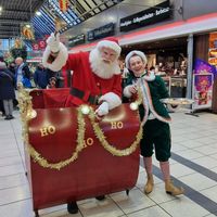 De Kerstman en Kerst Elf uitdeelactie