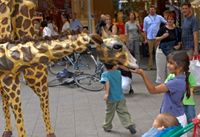 Straattheater: Giraffe Boeken / Inhuren